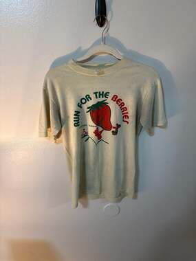 Vintage 80s Run For The Berries Starlight Indiana Single Stitch Graphic T-Shirt